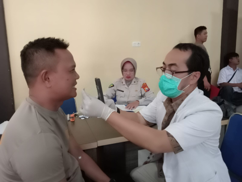 Kapolsek Batik Nau Beserta Anggotanya Laksanakan Giat Rikkes Berkala untuk Menjaga Kondisi Kesehatan
