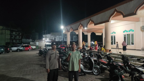 Beri Rasa Aman Saat Beribadah, Polsek Ketahun Laksanakan Pengamanan Ibadah Sholat Tarawih
