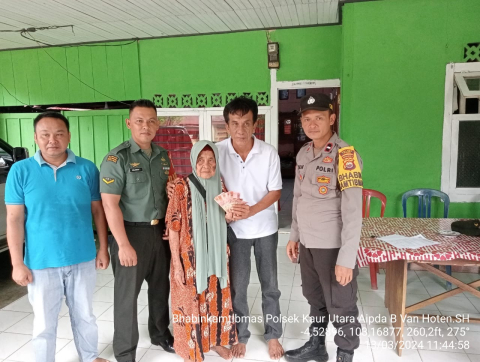 Bhabinkamtibmas Polsek Kaur Utara Monitoring Pembagian BLT DD di Desa Talang Padang