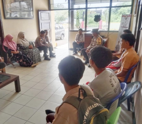 Polisi Sosialisasi dan Beri Imbauan Kepada Siswa Siswa Pukul Sarung