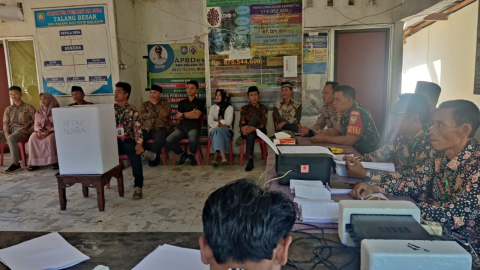 Polsek Kaur Utara Monitoring Pemilihan BPD Desa Talang Besar 