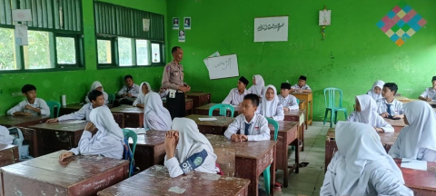 Sambangi SMPN 16 Kaur, Polres Kaur Sosialisasi Tertib Beralalu Lintas 