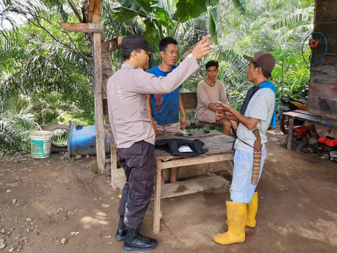 Sambangi Warga Dalam Giat Patroli KRYD, Bhabinkamtibmas Sampaikan Imbauan 