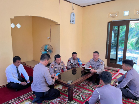 Isi Waktu Senggang di Bulan Ramadhan, Personel Polsek Putri Hijau Gelar Tadarusan 