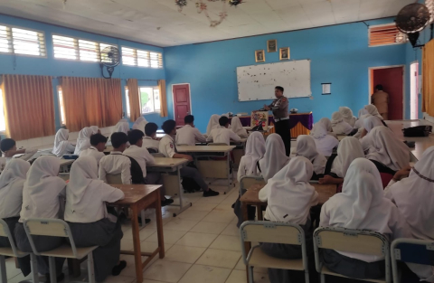 Sat Lantas Polres Kaur, Berikan Penyuluhan dan Bimbingan Terkait Tata Tertib Berlalu Lintas di SMAN 01 