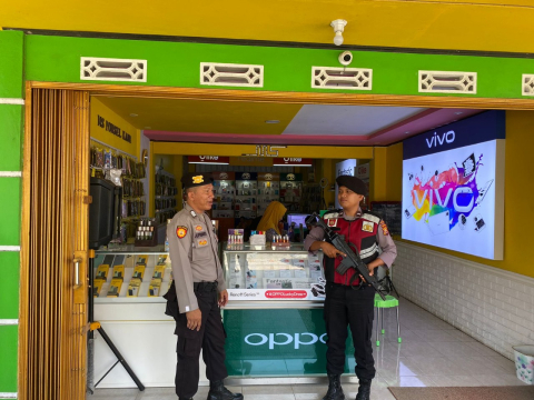 Patroli Keliling, Sat Samapta Polres Kaur Sambangi Counter HP 