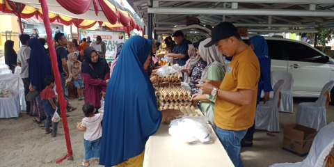 Pantau Giat Masyarakat, Polsek Mukomuko Selatan Monitoring Pasar Murah 