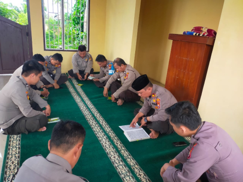 Tingkatkan Iman dan Taqwa di Bulan Ramadhan, Polsek Batiknau Rutin Gelar Tadarus