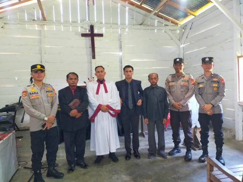 Polsek Kaur Selatan Pengamanan Ibadah Paska di Gereja Pospel HKBN Padang Petron