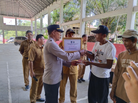 Waka Polsek Ketahun Hadiri Dan Monitoring Langsung Penyaluran BLT DD