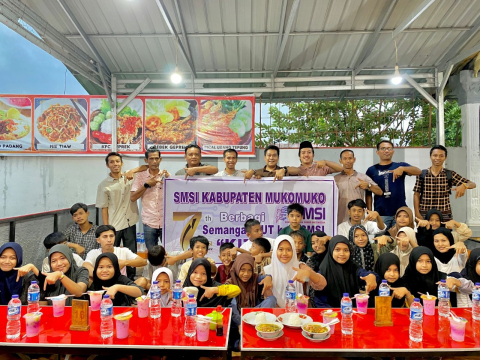 Rayakan HUT ke-7, SMSI Mukomuko Buka Bersama Puluhan Anak Yatim