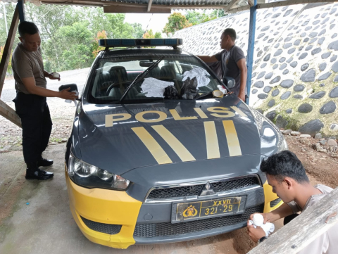 Polsek Batik Nau Rutin Lakukan Pemeliharaan dan Perawatan Kendaraan Dinas 