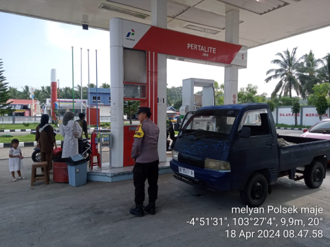 Polsek Maje Lakukan Pengawasan dan Pendataan Pasokan BBM di SPBU Air Numan Jaya 