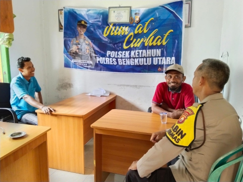 Personel Polsek Ketahun Laksanakan Program Jumat Curhat Sebagai Sarana Untuk Masyarakat