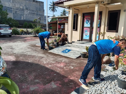 Kegiatan Rutin Setiap Minggu, Polsek Kaur Selatan Kebersihan Mako Polsek 
