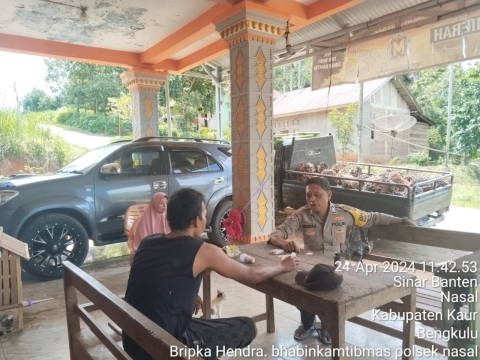 Bhabinkamtibmas Polsek Nasal Sambang dan Silaturahmi Kamtibmas Kepada Warga Desa Sinar Banten 