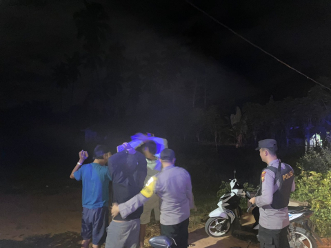 Patroli Malam, Polsek Kaur Utara Sambangi Tempat-Tempat Nongkrong dan Sampaikan Imbauan Kamtibmas kepada Remaja 