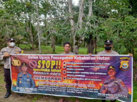 Piket Yanmas Polsek Maje Sosialisasi Larangan Pembakaran Hutan dan Lahan Kepada Warga 