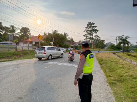 Sat Lantas Polres Kaur Atur Lalin Pagi Hari 
