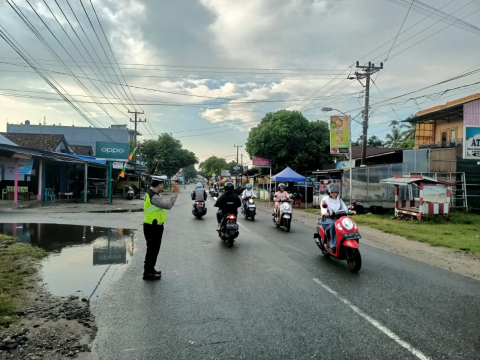 Satlantas Polres Kaur dan Polsek Jajaran Gelar Commander Wish di Persimpangan 