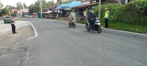 Jelang Peringatan Hari Bhayangkara ke 78, Sat Lantas Polres Kaur Giatkan Pengaturan Lalu Lintas 