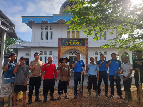 Bakti Religi,  Polsek Ketahun Serentak Bersihkan Tempat Ibadah