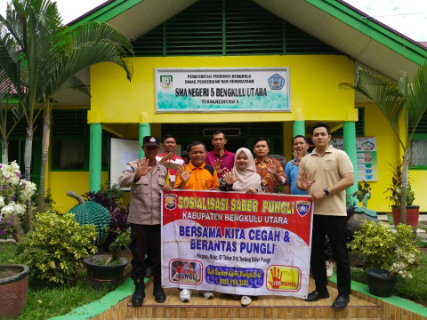 Cegah Pungli di Sekolah, Bhabinkamtibmas Sosialisasi Kepada Guru