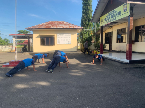 Tumbuhkan Raga Sehat dan Kuat, Waka Polsek Ketahun Pimpin Olahraga Pagi