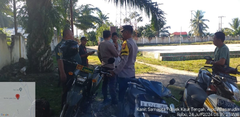 Personel Piket Yanmas Polsek Kaur Tengah Patroli Presisi Sambangi Warga Sampaikan Imbauan Kamtibmas