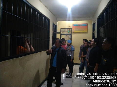 Pastikan Tahanan Lengkap dan Aman, Pawas Polres Kaur dan Piket Fungsi Lakukan Pengecekan Tahanan
