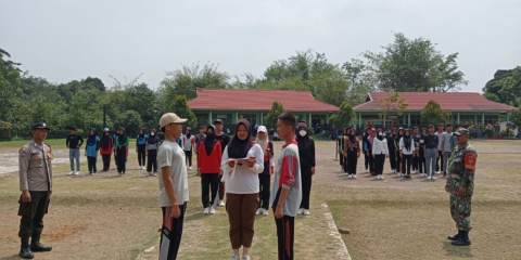 Polsek Kotapadang Latih Petugas Pengibar Bendera untuk HUT RI ke-79