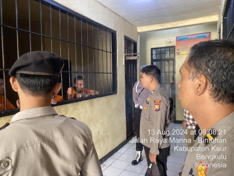 Rutin, Piket Pawas Polres Kaur Cek dan Kontrol Ruang Tahanan