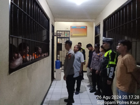 Piket Pawas Polres Kaur Cek dan Kontrol Ruang Tahanan