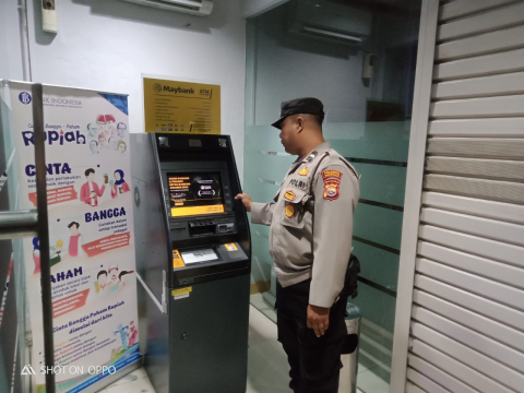 Pantau Objek Vital Kondusif, Polsek Ratu Samban Patroli Dialogis 