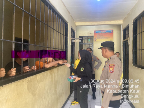 Pastikan dalam Kedaan Sehat, Sidokkes Polres Kaur Cek Kesehatan Tahanan