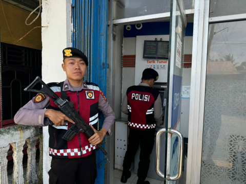 Personel Polres Kaur Laksanakan Patroli Pengamanan di Area ATM untuk Antisipasi Kejahatan dan Beri Rasa Aman kepada Masyarakat