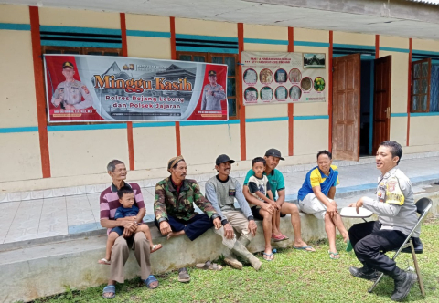 Polsek Sindang Kelingi Gelar Kegiatan Minggu Kasih Bersama Bhabinkamtibmas Sampaikan Pesan Kamtibmas 