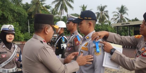 Wakapolda Bengkulu Pimpin Apel Gelar Pasukan Operasi Zebra Nala 2024, Fokus pada Tertib Lalu Lintas dan Keamanan Menjelang Pelantikan Presiden Terpilih