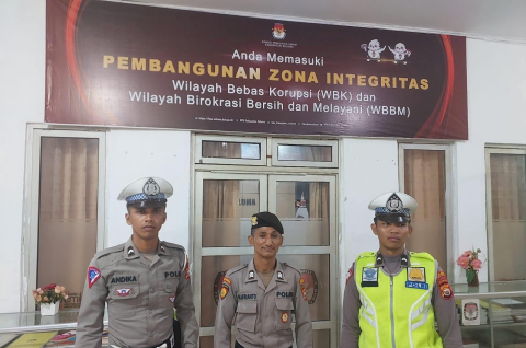 Pengamanan kantor Penyelenggara Pilkada oleh personil Polres Seluma dalam rangka OMP 2024.