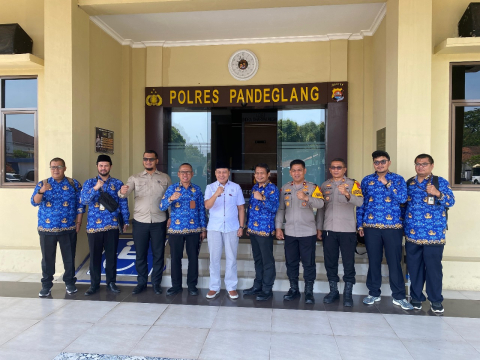 Kompolnas Apresiasi Penghargaan Presiden kepada Tujuh Satker Polri dalam Kunjungan Kerja di Pandeglang