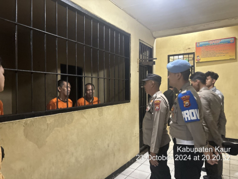 Pastikan Aman, Piket Pawas Polres Kaur Cek dan Kontrol Ruang Tahanan