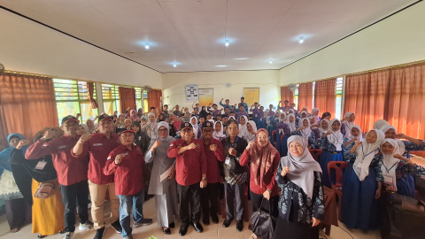 BNPT dan FKPT Bengkulu Gelar Kegiatan Pencegahan Radikalisme dan Terorisme di SMPN 7 SelumaBNPT dan FKPT Bengkulu Gelar Kegiatan Pencegahan Radikalisme dan Terorisme di SMPN 7 Seluma