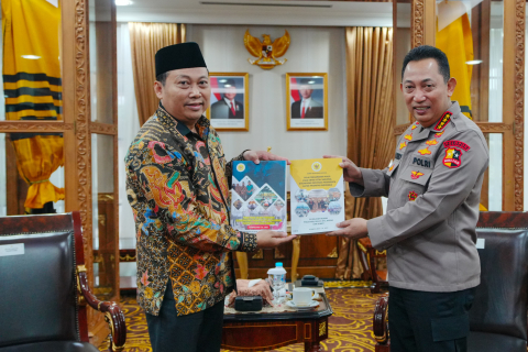Temui Kapolri, Mohammad Dawam Serahkan Tiga Hasil Penelitian dan Rekomendasi Kompolnas                                      