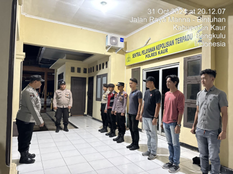 Pastikan Kesiapan Personel, Si Propam Polres Kaur Lakukan Pengecekan Anggota Piket Fungsi Yanmas 