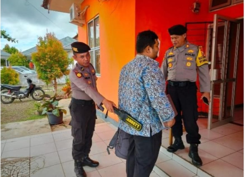 Polres Seluma Laksanakan Pam Kantor Penyelenggara Pilkada Bentuk Nyata Polri Jaga Kondusifitas Selama Rangkaian Operasi Mantap Praja