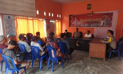 Upaya Ciptakan Rasa Aman, Polsek Sindang Kelingi Gelar Jumat Curhat Bersama Masyarakat 