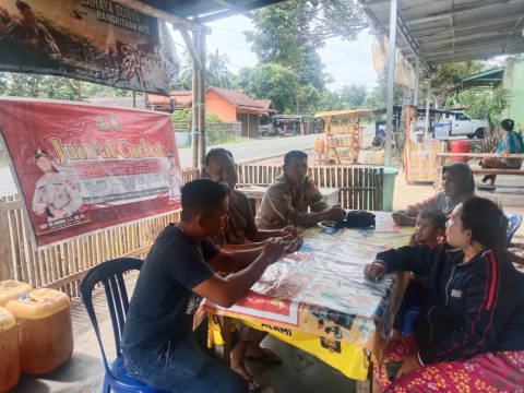 Bhabinkamtibmas Polsek Padang Ulak Tanding Gelar Jumat Curhat untuk Tingkatkan Kamtibmas