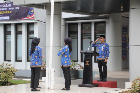 Kantor Wilayah Kementerian Hukum dan Hak Asasi Manusia (Kanwil Kemenkumham) Bengkulu menggelar upacara bendera