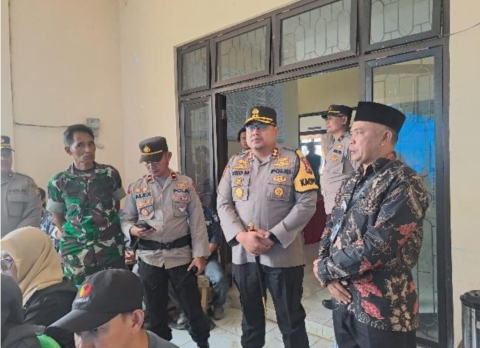 Kapolres Kepahiang Bersama Pejabat Utama Polres Kepahiang Laksanakan Monitoring Rapat Pleno Tingkat PPK Kecamatan Sekabupaten Kepahiang 
