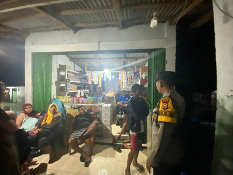 Polsek Semidang Alas Maras Amankan Warga Terdampak Banjir ROB di Desa Padang Bangkung